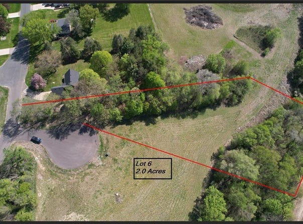 705 Cherrywood Drive SW, Pine Island, MN 55963