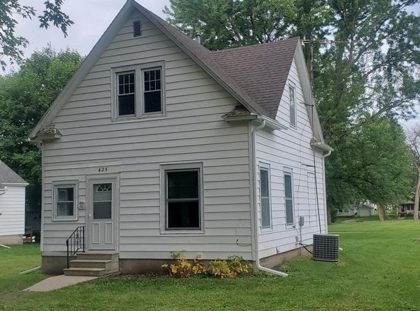 425 S Kiel Street, Holstein, IA 51025