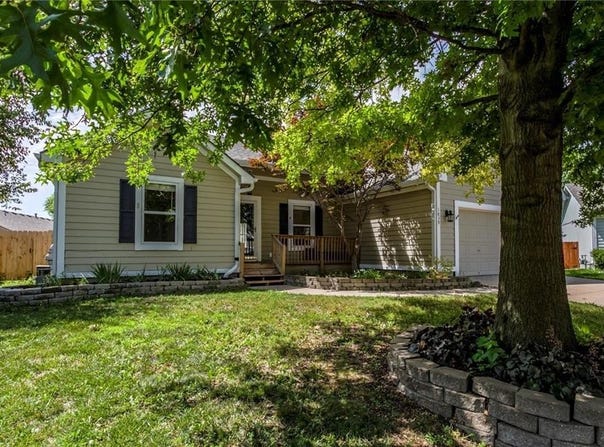 1039 Woodson Circle, Gardner, KS 66030