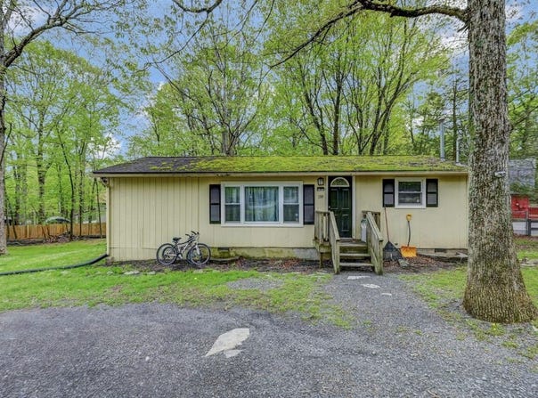 159 Sandstone Drive, Dingmans Ferry, PA 18328