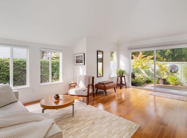 2328 Lakeview Drive, Santa Rosa, CA 95405