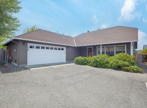189 SE Yorktown Road, Grants Pass, OR 97527
