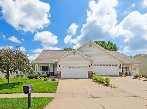 1644 Pine Ridge Dr, Onalaska, WI 54650