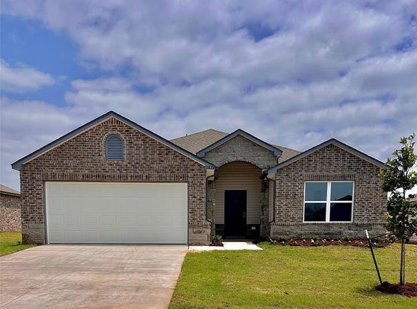 3824 Louthea Lane, Harrah, OK 73045