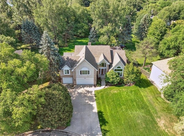 240 Cottonwood Drive, Vadnais Heights, MN 55127
