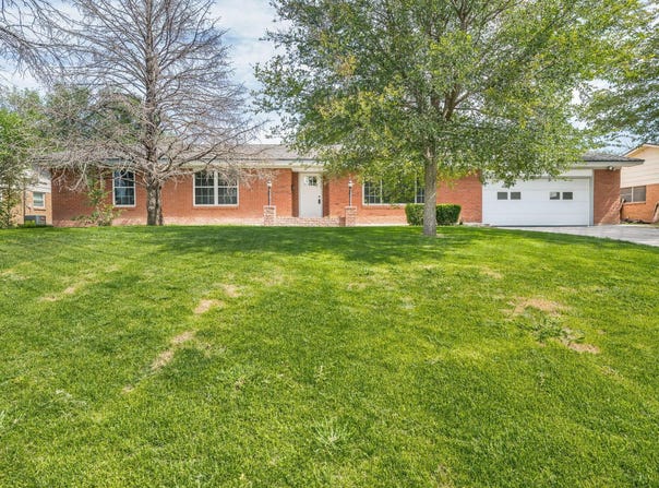 1409 HILLCREST Drive, Canyon, TX 79015