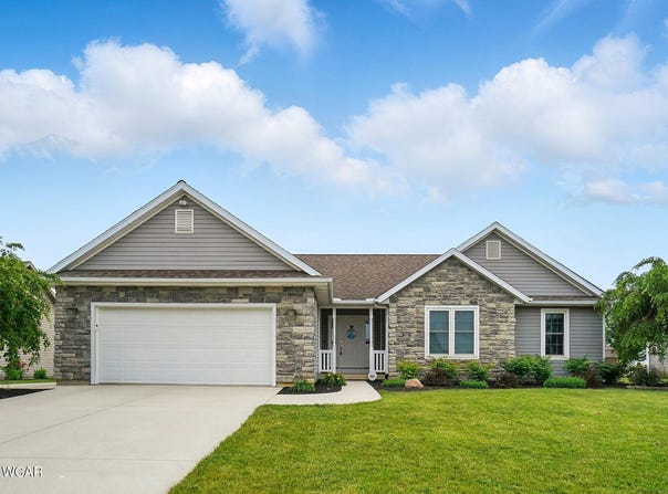 1810 Rosewood Drive, Wapakoneta, OH 45895
