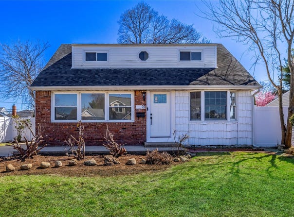 37 Washington Avenue, Hicksville, NY 11801