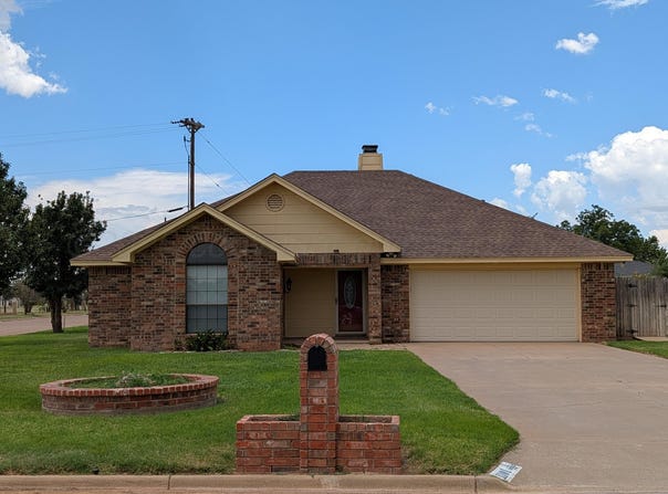 1101 Springfield Avenue, Friona, TX 79035
