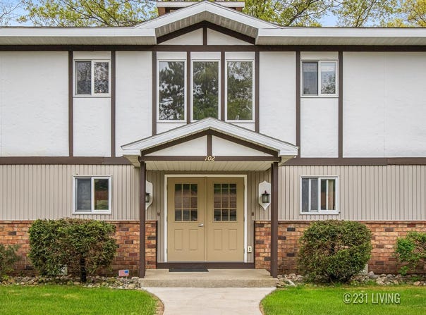 102C Village Place Drive, Roscommon, MI 48653