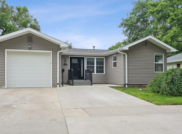705 S 3rd Street, Knoxville, IA 50138