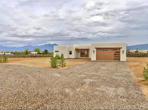 17 Camino Campana, Taos, NM 87571