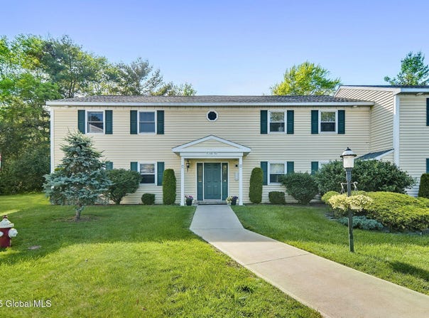 183 Cedarview Lane, Colonie, NY 12189