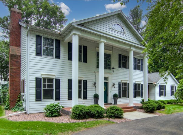 3736 Forest Knoll Drive, Eau Claire, WI 54701