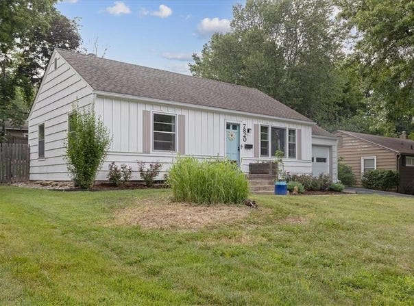7820 Juniper Street, Prairie Village, KS 66208
