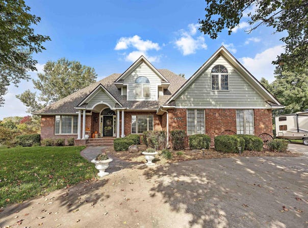 10640 E Snokomo Rd, Hutchinson, KS 67502