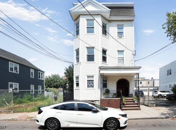 98 Houston St, Newark City, NJ 07105-5623