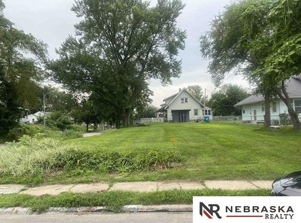 4051 Grand Avenue, Omaha, NE 68111