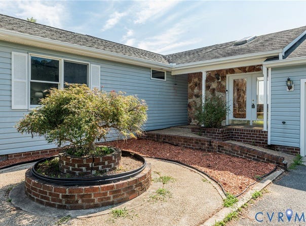 126 Meadow Dr, Tappahannock, VA 22560