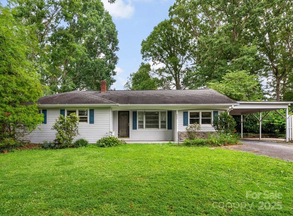 422 Hillcrest Circle, Hendersonville, NC 28792