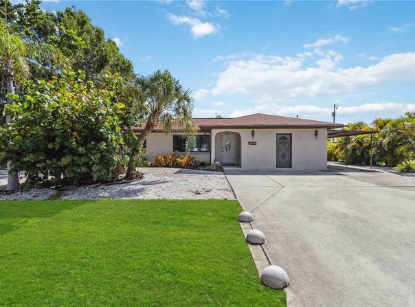 2555 YUCCA ROAD, VENICE, FL 34293