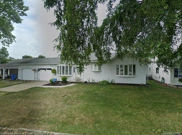 30726 Adams Drive, Gibraltar, MI 48173