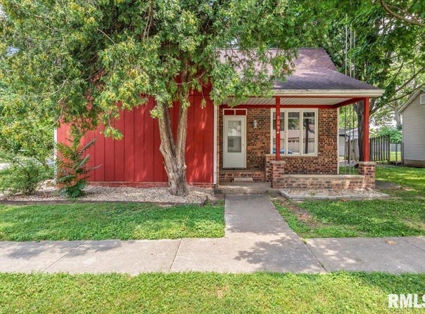 209 W MADISON Street, Athens, IL 62613
