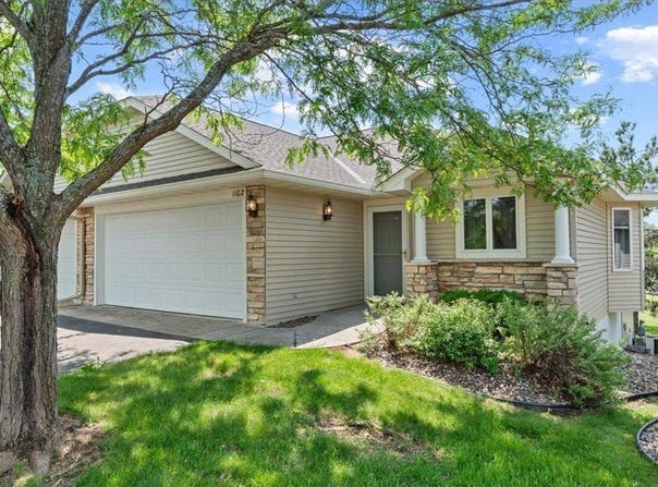 1102 Highpoint Court, New Richmond, WI 54017