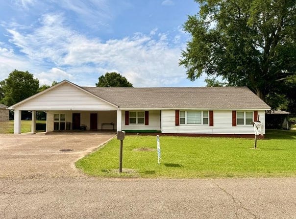 607 Academy St., Okolona, MS 38860