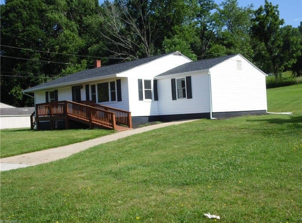 569 N Sparta Parkway, Sparta, NC 28675