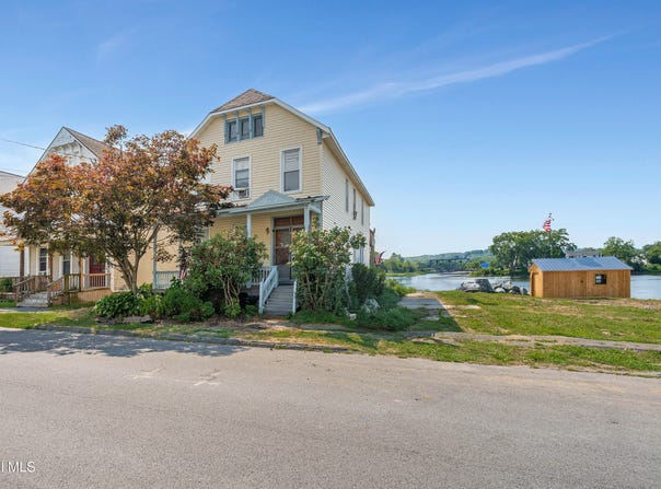 811 1st Avenue, Troy, NY 12182