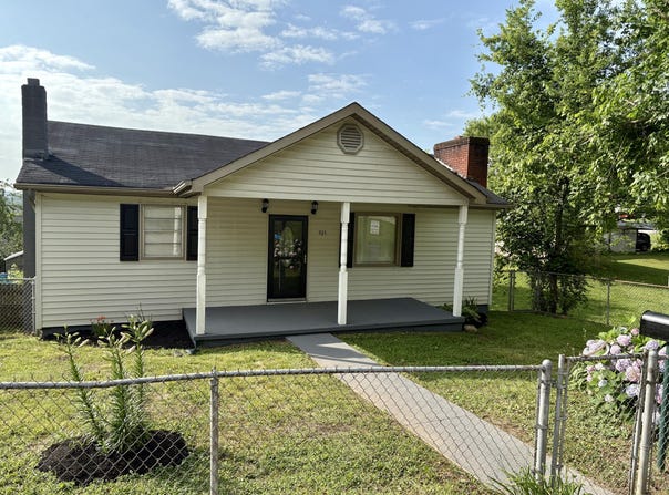 905 Mcadoo Street, Clinton, TN 37716