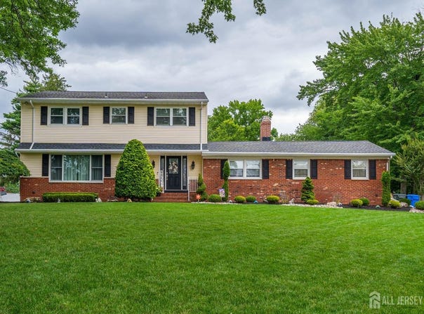 31 Runnymede Road, Colonia, NJ 07067