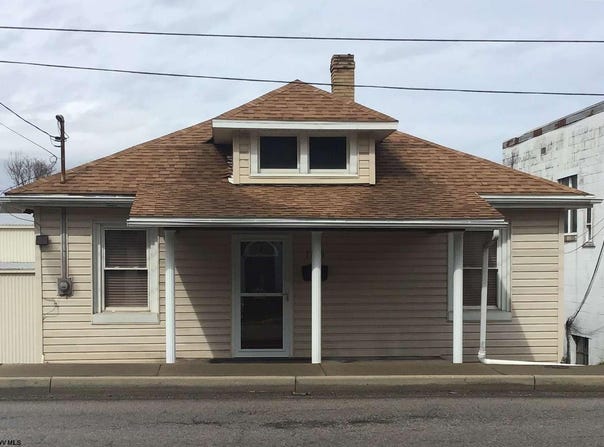 1138 S Speedway Avenue, Fairmont, WV 26554
