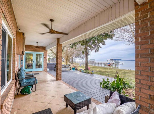 2704 Sunrunner Ln, Gulf Breeze, FL 32563