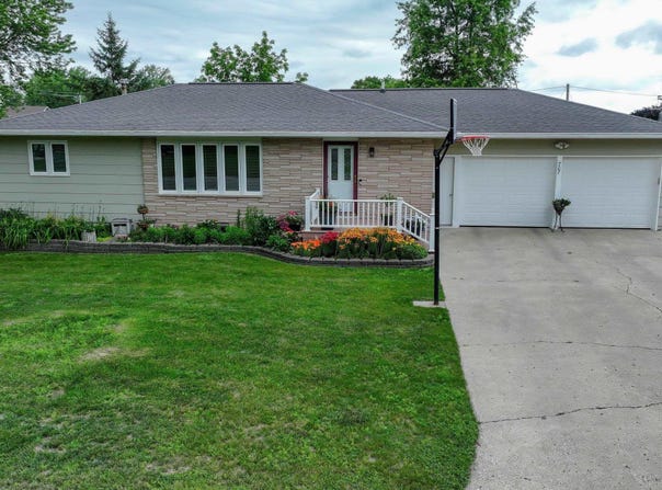 707 9th Ave, Ackley, IA 50601