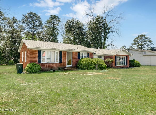 510 E Church Street, Rose Hill, NC 28458