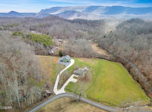 1266 S Knob Creek Road, Seymour, TN 37865
