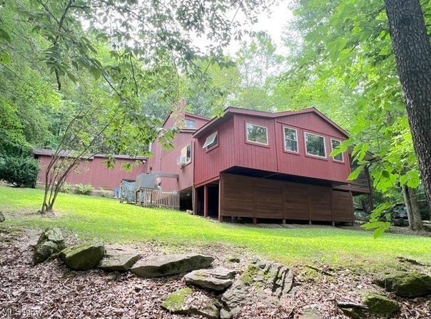 10993 Kleski Road SE, Uhrichsville, OH 44683