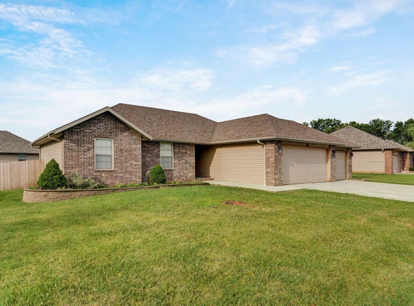 5618 W Sugar Pine Drive, Springfield, MO 65802
