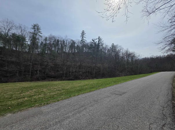 N Poplar Fork Road, Hurricane, WV 25526