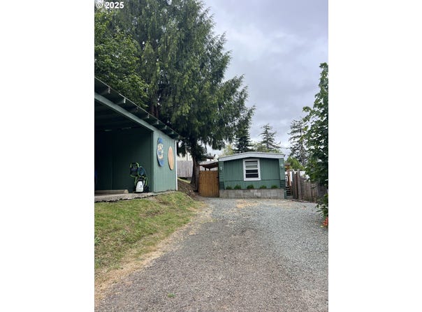 1938 MARYLAND AVE, Myrtle Point, OR 97458