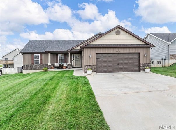 100 Kensington Palace Drive, Troy, MO 63379