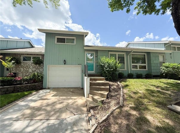 6521 W 49th Street, Mission, KS 66202