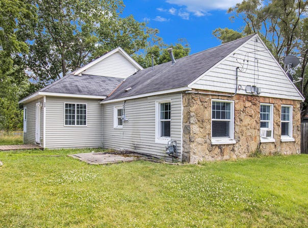 668 Fairfield Avenue NW, Grand Rapids, MI 49504