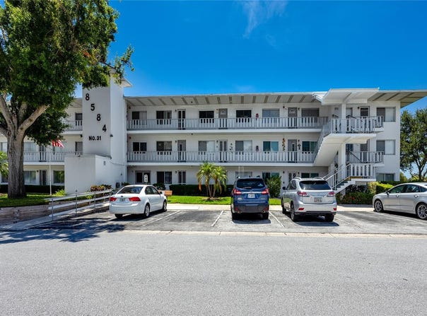 8584 111TH STREET, SEMINOLE, FL 33772