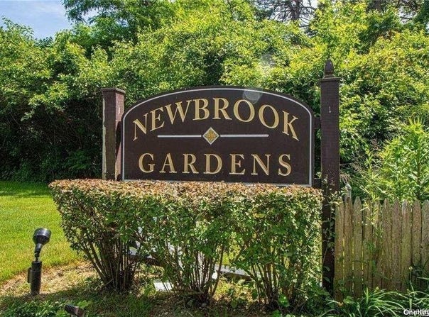 44 Pinebrook Place, Bay Shore, NY 11706