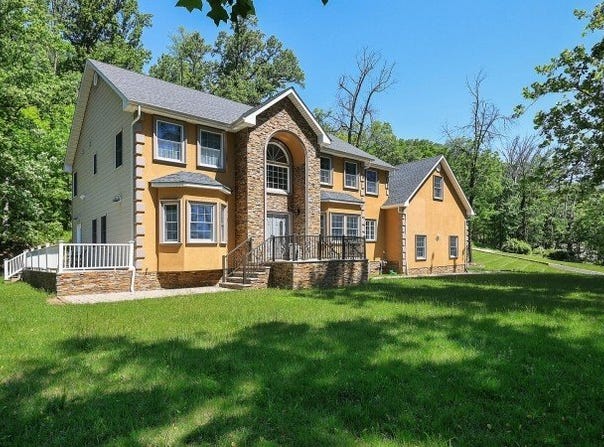 1121 N Washington Ave, Green Brook Twp., NJ 08812-2123