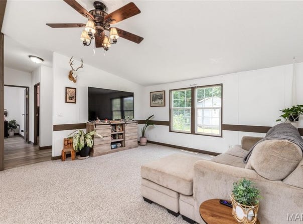 28079 Sapphire, Richland, MO 65556