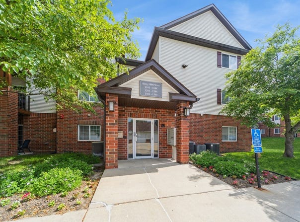 6440 Ep True Parkway unit: 1102, West Des Moines, IA 50266